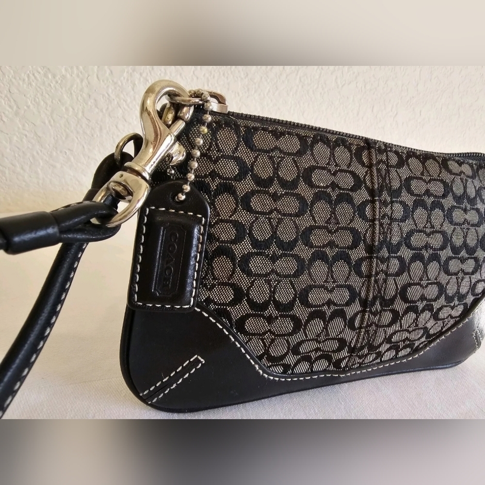 Coach | Vintage | Canvas & Leather Wristlet Purse | Signature Monogram Pattern - Picture 7 of 16